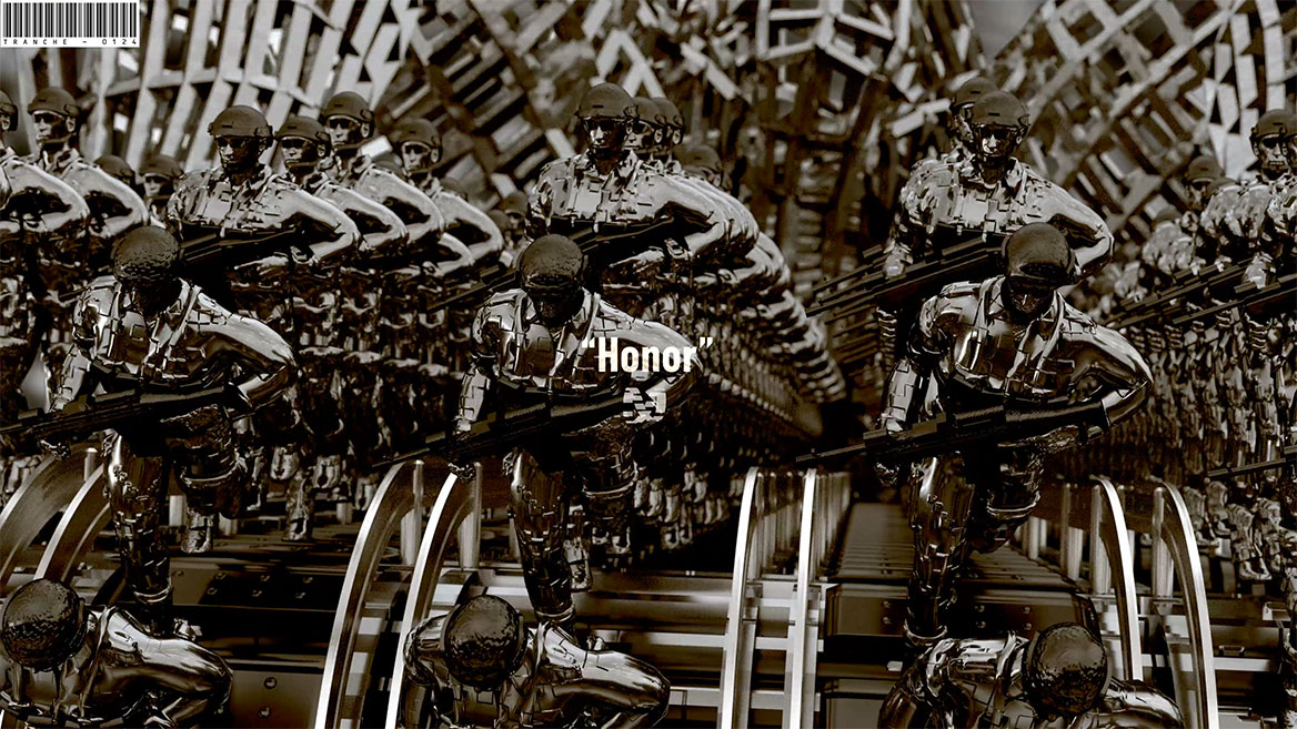 Standbild aus der Animation. Halbtotale auf die Soldatenreihen an der vorderen Abbruchkante, die auf dem Weg nach unten sind, frontal gesehen. Das englische Wort -Honor- steht in weißer Typografie zentral im Bild und ist mit An- und Abführungszeichen gesetzt. Darunter ist das mathematische Unendlichkeitszeichen abgebildet, dass in der Animation fast durchweg um eine unsichtbare, vertikale Achse rotiert.