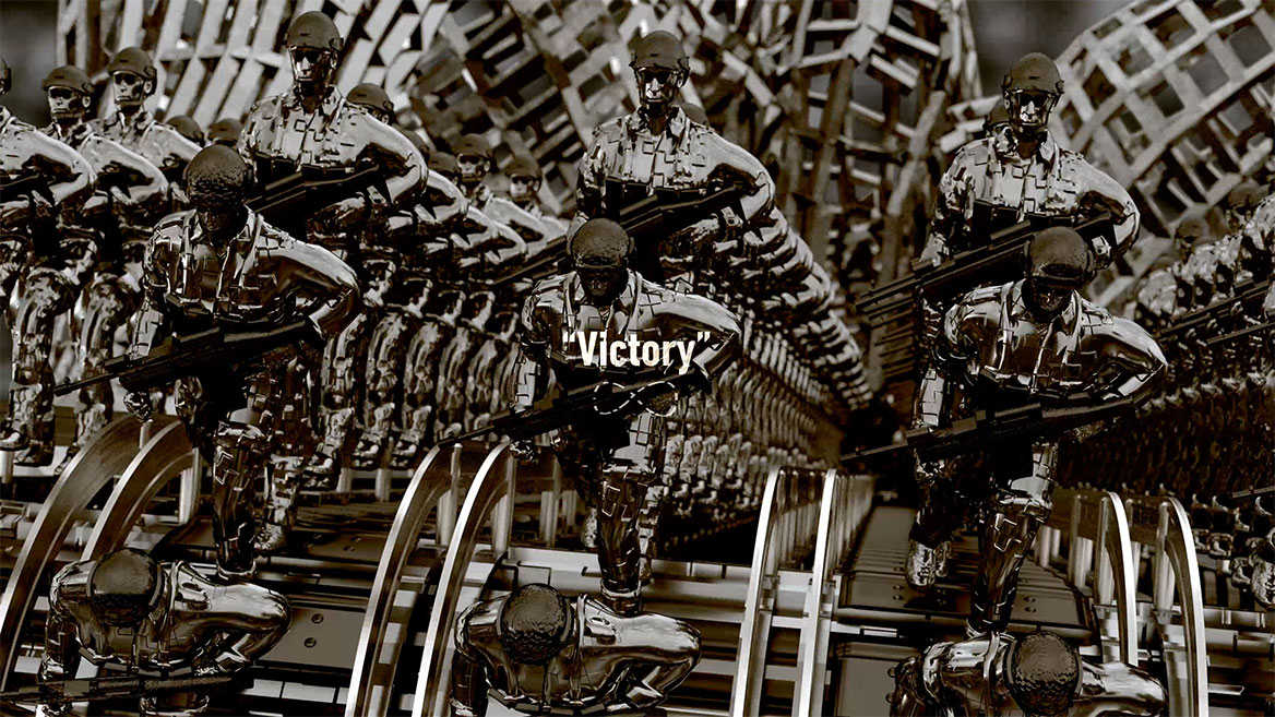 Standbild aus der Animation. Halbtotale auf die Soldatenreihen an der vorderen Abbruchkante, die auf dem Weg nach unten sind, frontal gesehen. Das englische Wort -Victory- steht in weißer Typografie zentral im Bild und ist mit An- und Abführungszeichen gesetzt. Darunter ist das mathematische Unendlichkeitszeichen abgebildet, dass in der Animation fast durchweg um eine unsichtbare, vertikale Achse rotiert.