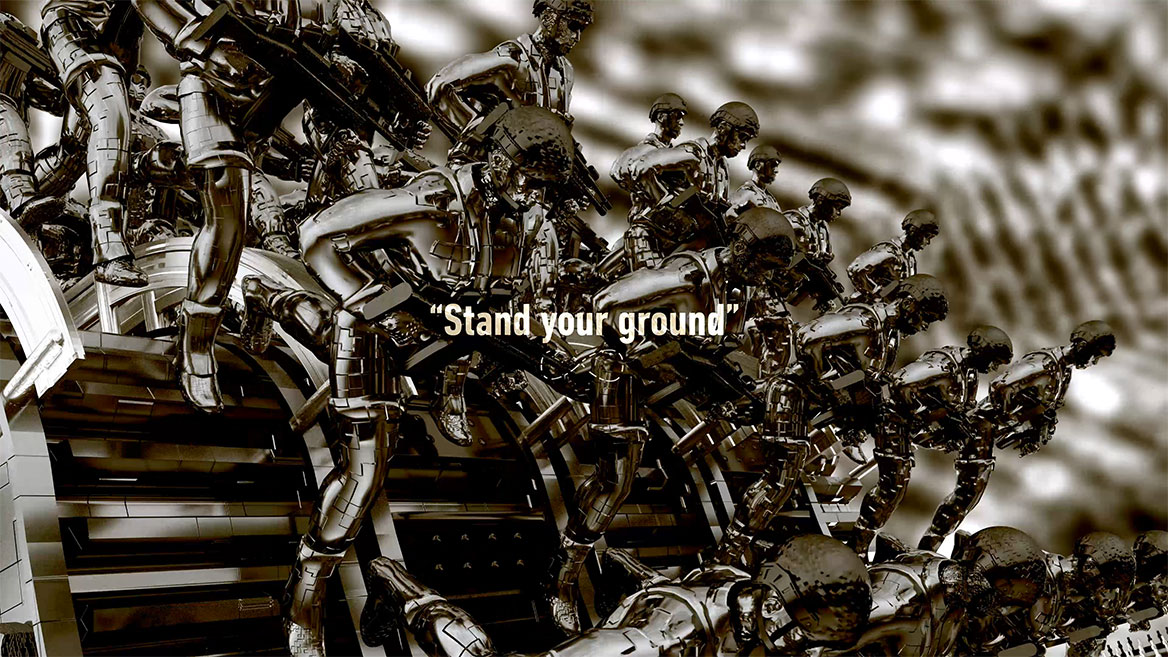 Standbild aus der Animation. Halbtotale auf die Soldatenreihen an der vorderen Abbruchkante, die auf dem Weg nach unten sind, von der Seite gesehen. Die englischen Wörter -Stand your Ground- stehen in weißer Typografie zentral im Bild und sind mit An- und Abführungszeichen gesetzt. Darunter ist das mathematische Unendlichkeitszeichen abgebildet, dass in der Animation fast durchweg um eine unsichtbare, vertikale Achse rotiert.